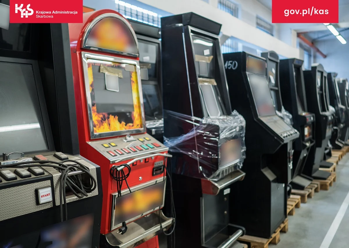Krajowa Administracja Skarbowa zatrzymała 100 automatów do gier