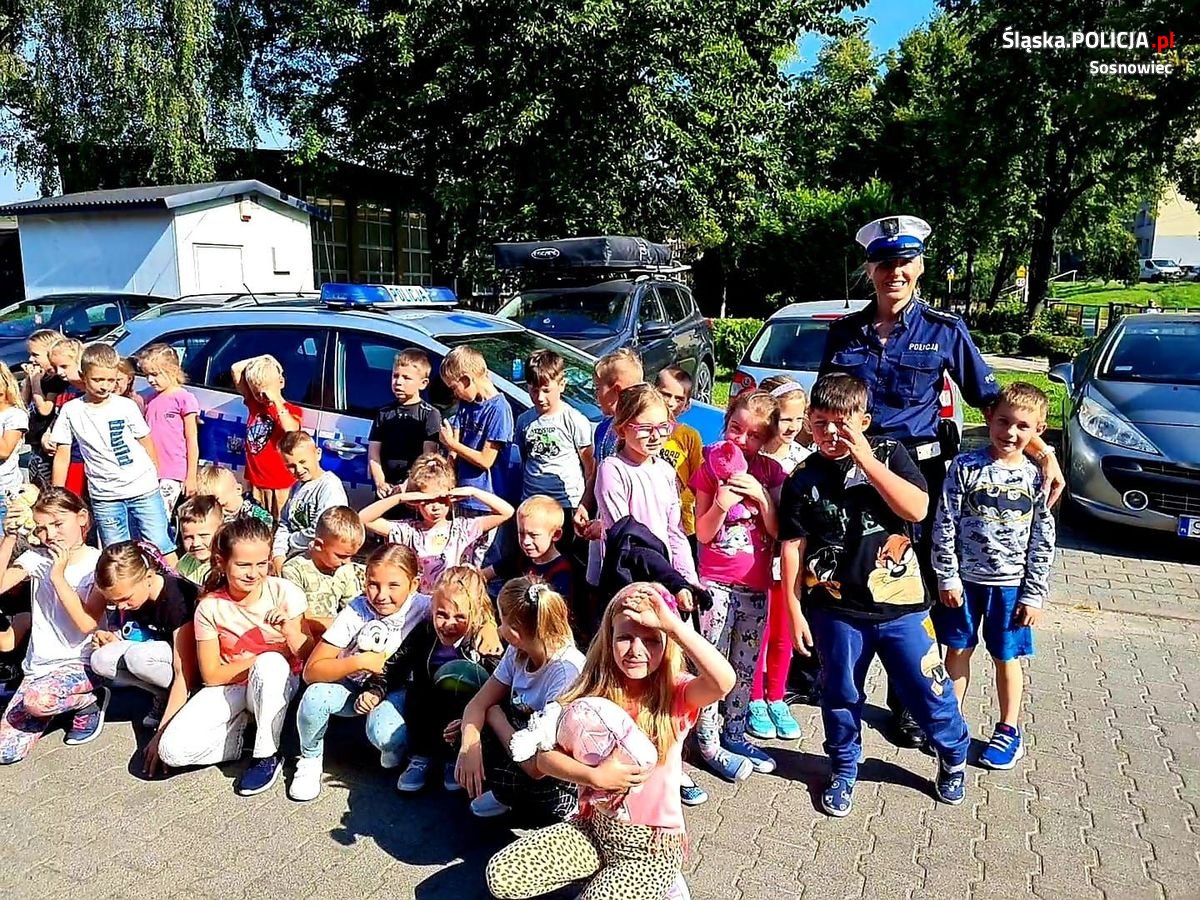 Akcja „Bezpieczna droga do szkoły. Sosnowieccy policjanci zadbają o bezpieczeństwo dzieci