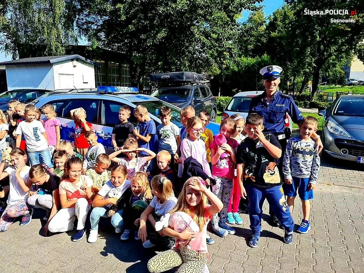 Akcja „Bezpieczna droga do szkoły. Sosnowieccy policjanci zadbają o bezpieczeństwo dzieci