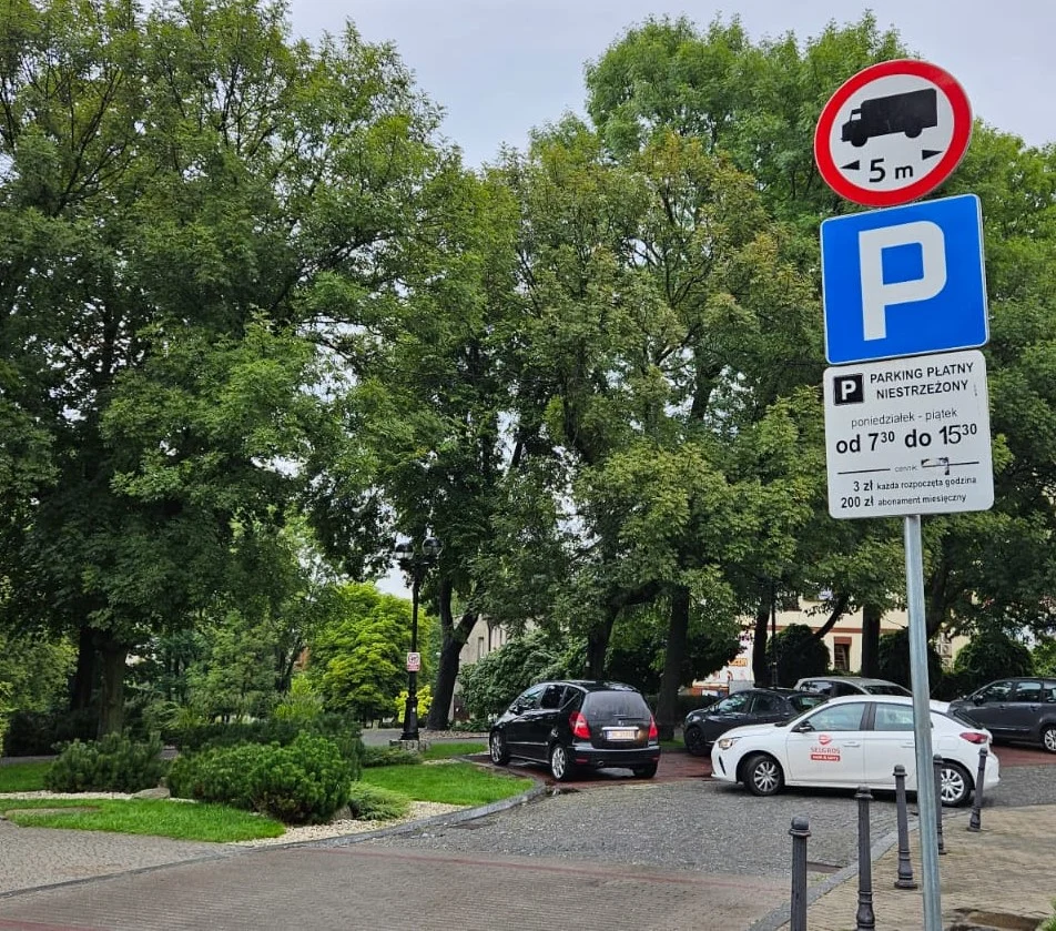 Nowe oznakowania drogowe w Mikołowie. Zmiany przy Rynku i na ul. Żwirki i Wigury