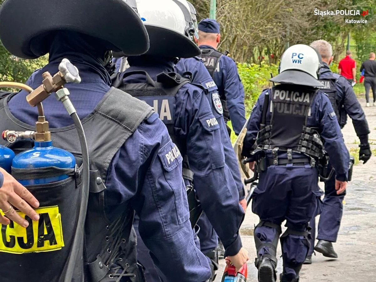Policjanci z Katowic czuwali nad bezpieczeństwem kibiców meczu piłki nożnej