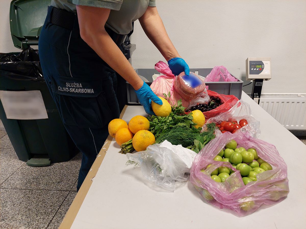 Ponad tona nielegalnej żywności w Pyrzowicach