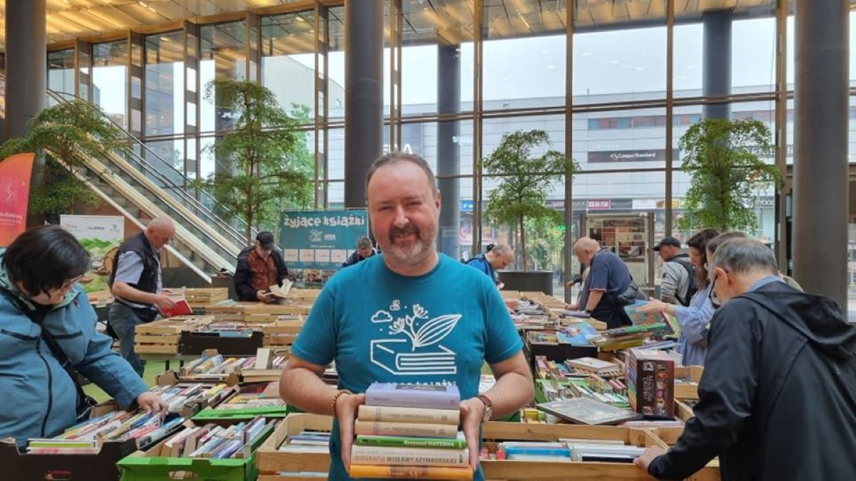 Akcja "Pokaż, Podaruj, Pomóż"! Oddaj niepotrzebne Ci książki i wspomóż fundację