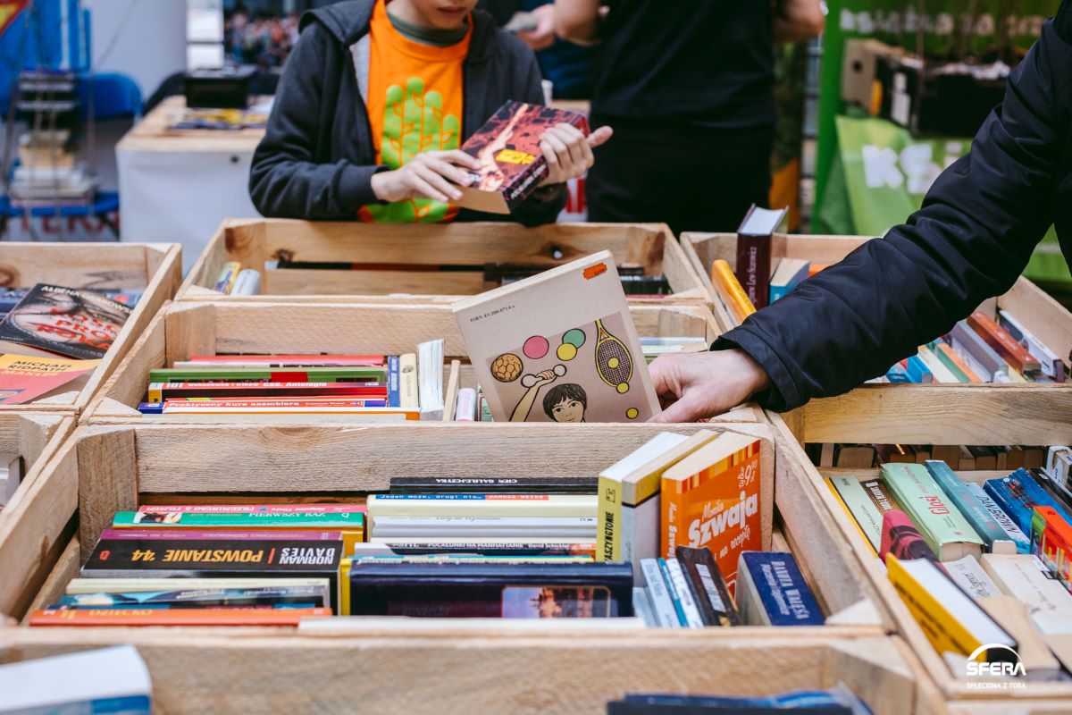 Akcja "Pokaż, Podaruj, Pomóż"! Oddaj niepotrzebne Ci książki i wspomóż fundację