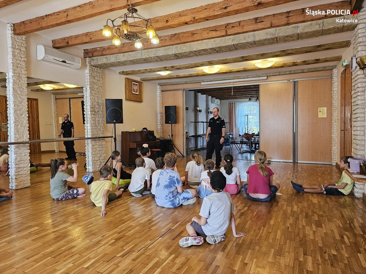 Bezpieczeństwo w wakacje. Rozmowy profilaktyczne z dziećmi