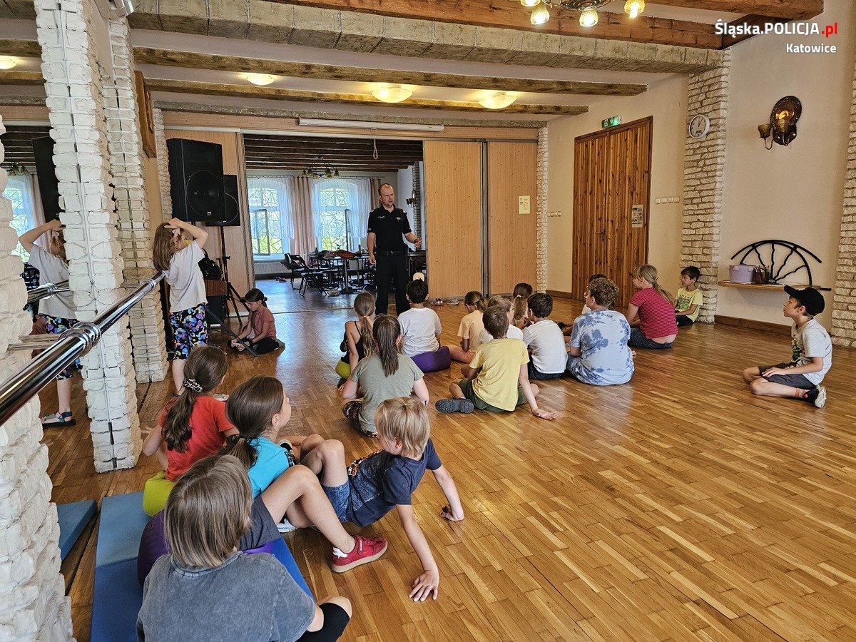 Bezpieczeństwo w wakacje. Rozmowy profilaktyczne z dziećmi