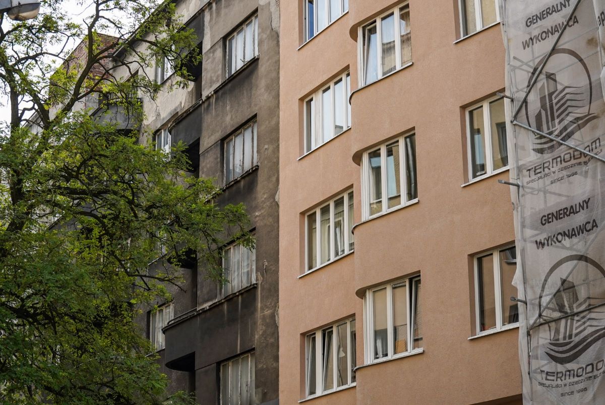 W zabytkowej kamienicy przy Skłodowskiej-Curie 42 trwają prace remontowe za ok. 2 mln zł