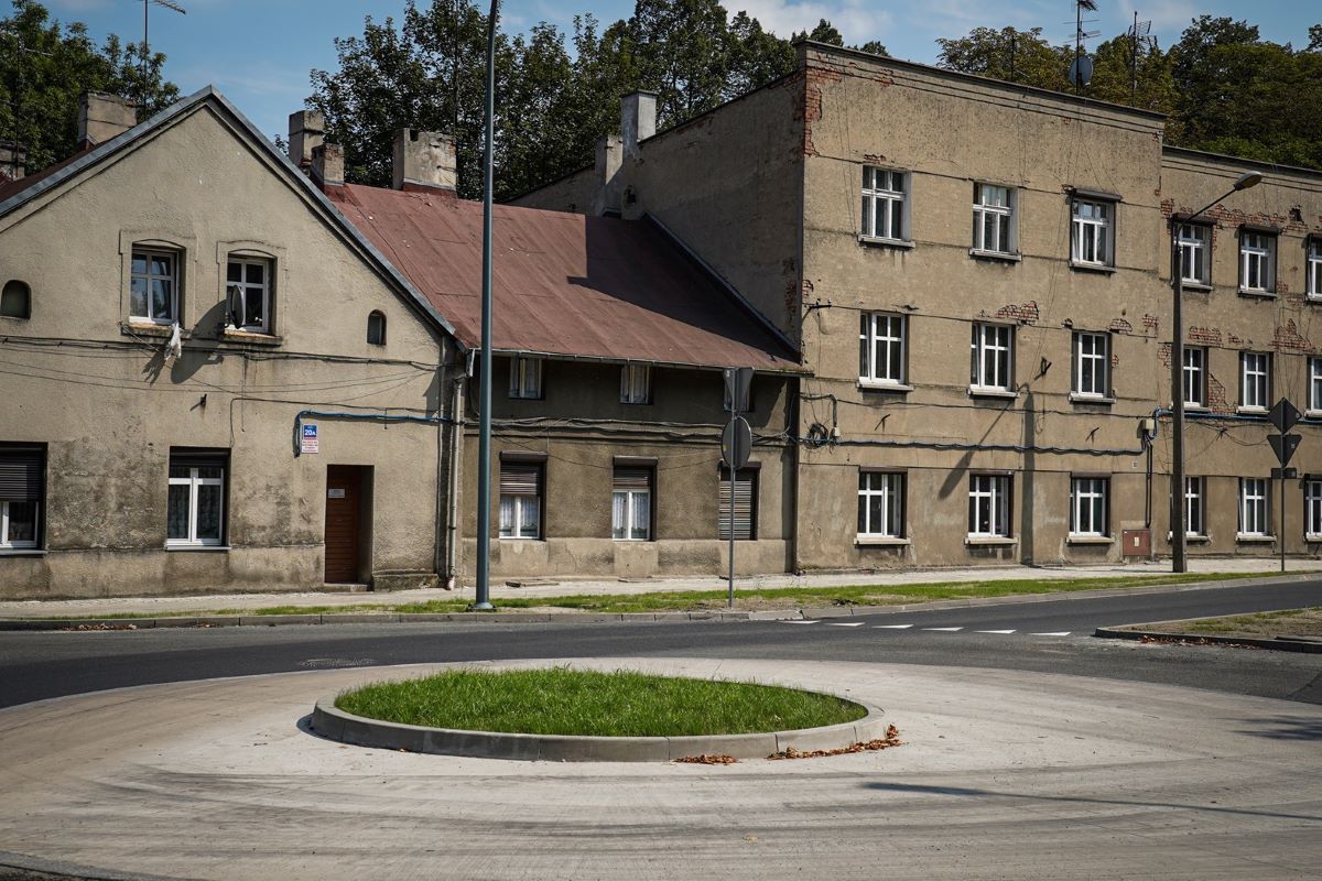 Rondo w Dąbrówce Małej ukończone – koniec z korkami i opóźnieniami