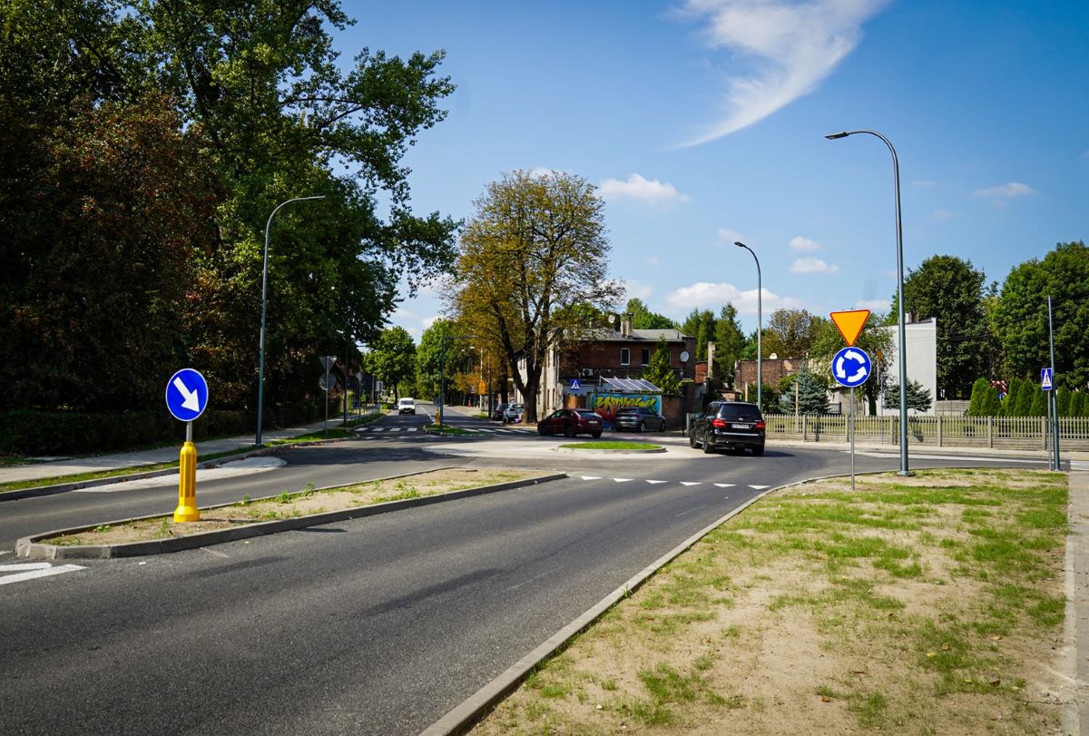 Rondo w Dąbrówce Małej ukończone – koniec z korkami i opóźnieniami