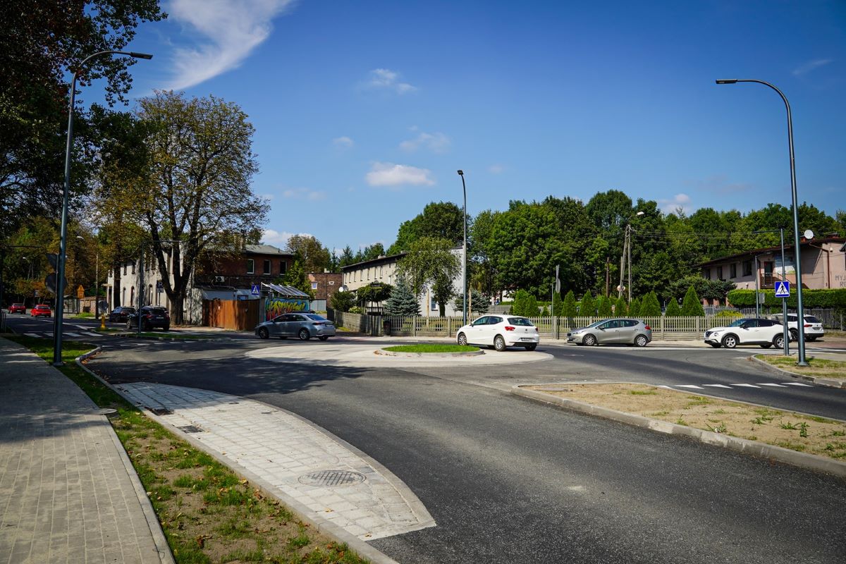 Rondo w Dąbrówce Małej ukończone – koniec z korkami i opóźnieniami