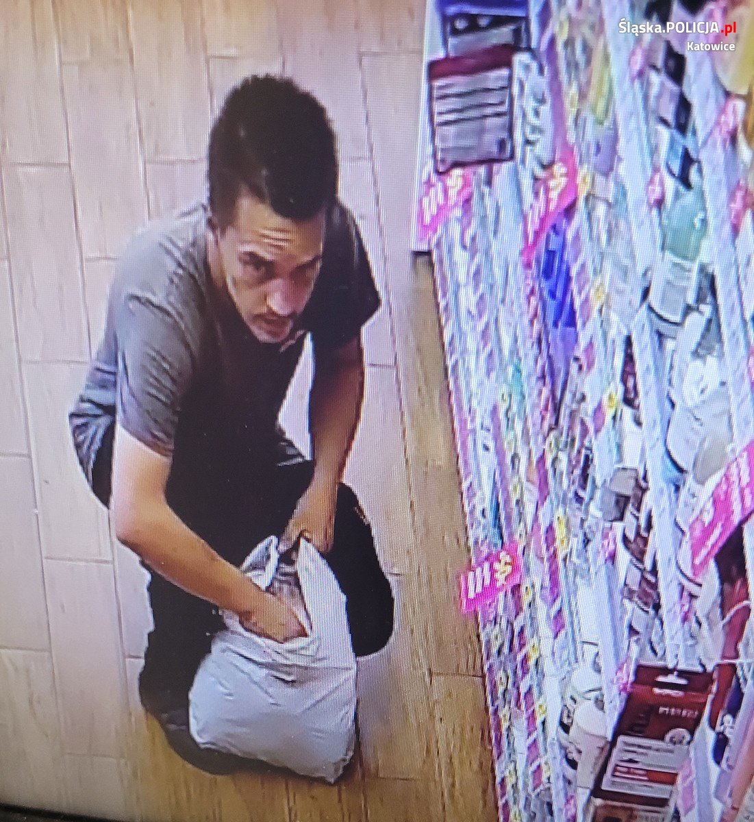 Kradzież kosmetyków w Katowicach – policja publikuje wizerunek podejrzanego