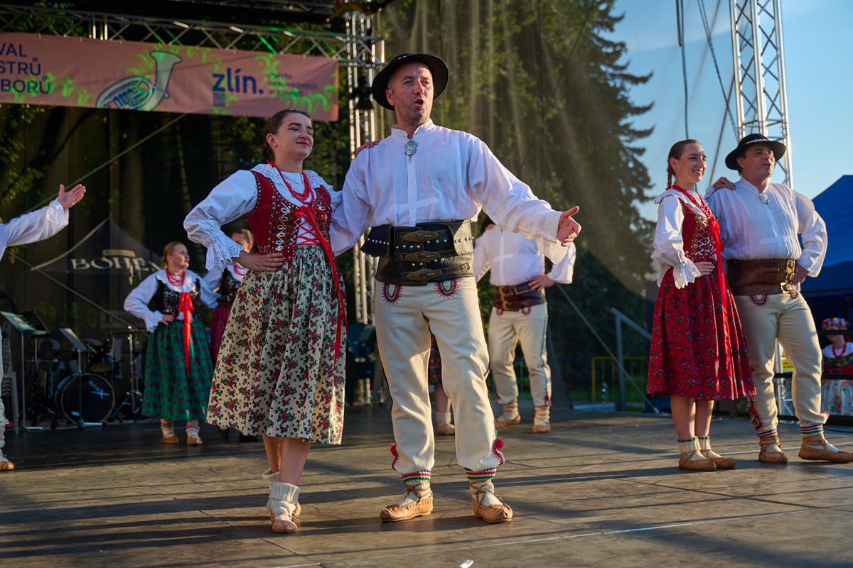 Roztańczony Zlin: Zespół "Chorzów" w sercu międzynarodowego festiwalu FEDO 17