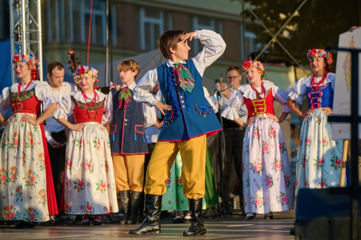 Roztańczony Zlin: Zespół "Chorzów" w sercu międzynarodowego festiwalu FEDO