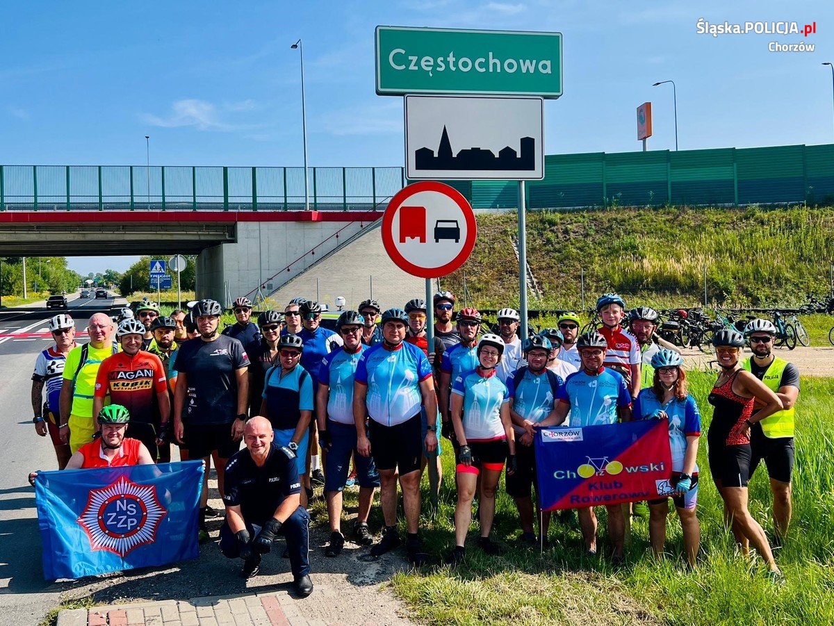 Rowerowa pielgrzymka mundurowych: Chorzowscy policjanci pokonali trasę do Jasnej Góry