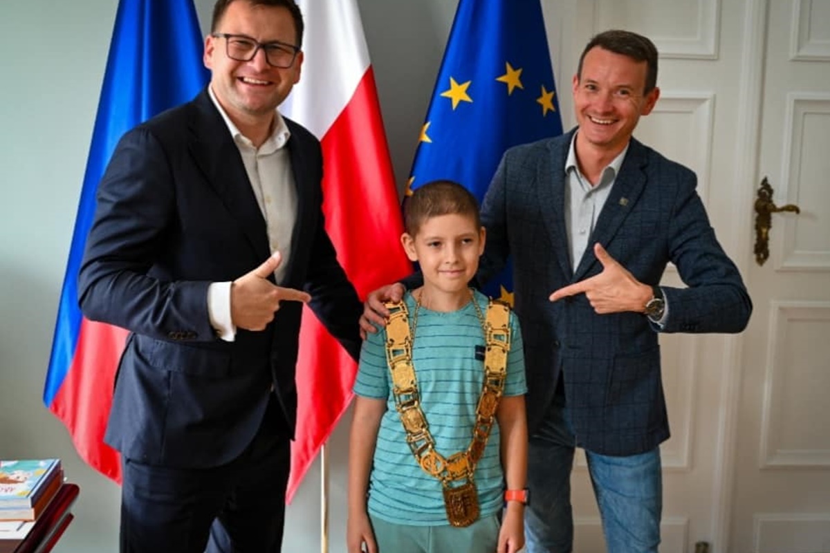 Chłopiec, który pokonał chorobę, spotyka prezydenta Chorzowa – inspirująca historia Filipa