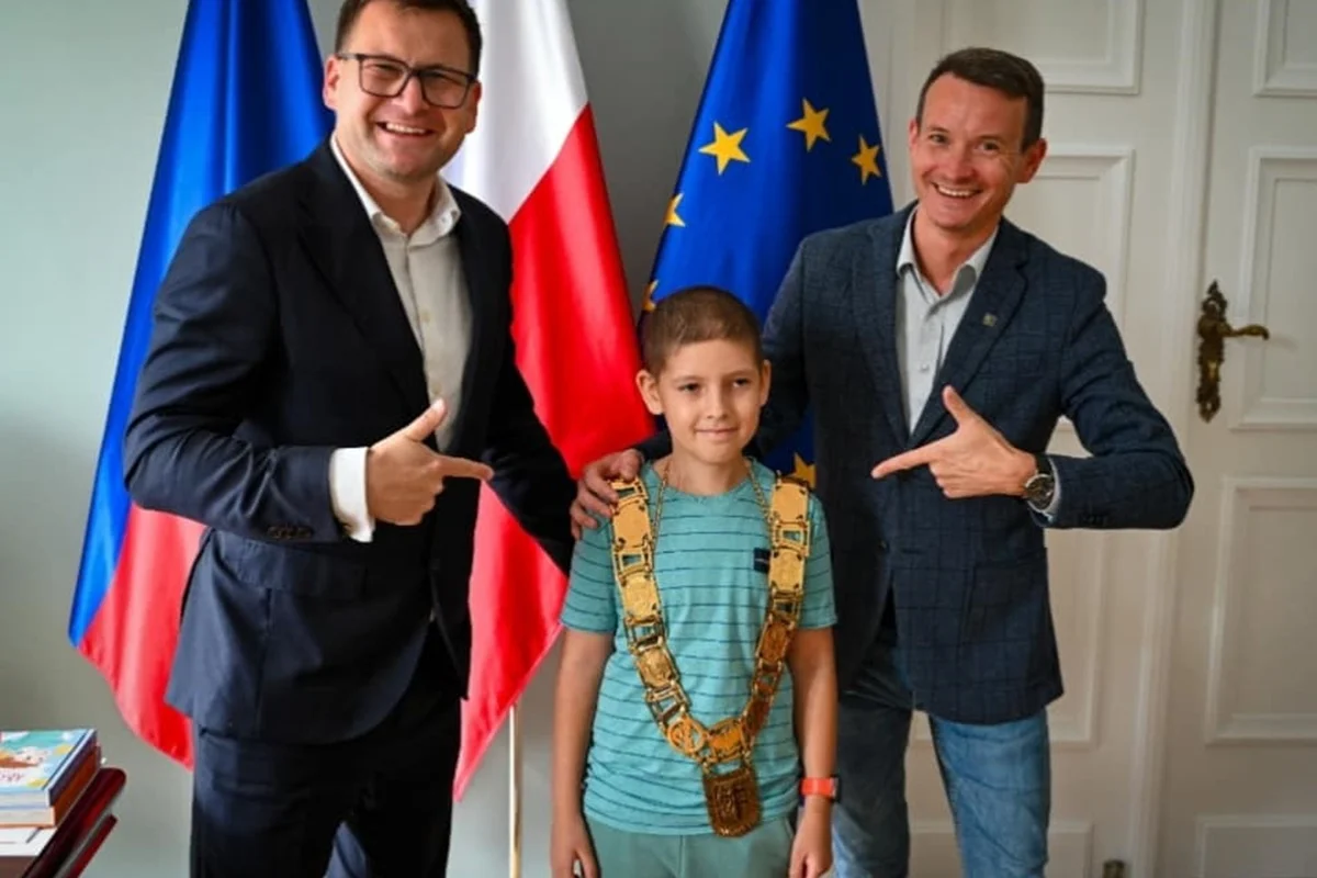 Chłopiec, który pokonał chorobę, spotyka prezydenta Chorzowa – inspirująca historia Filipa