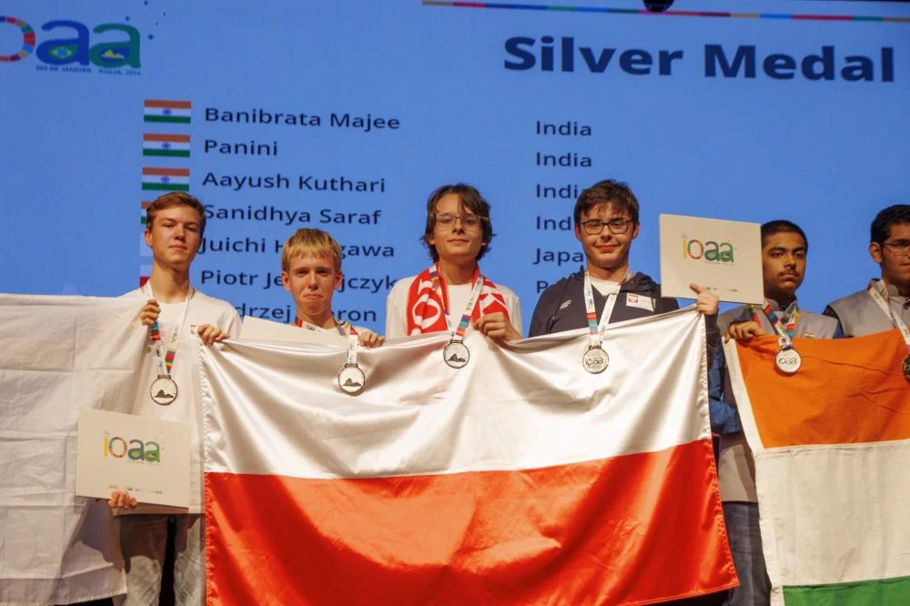 Polska drużyna pod opieką astronomów z Planetarium Śląskiego z medalami!