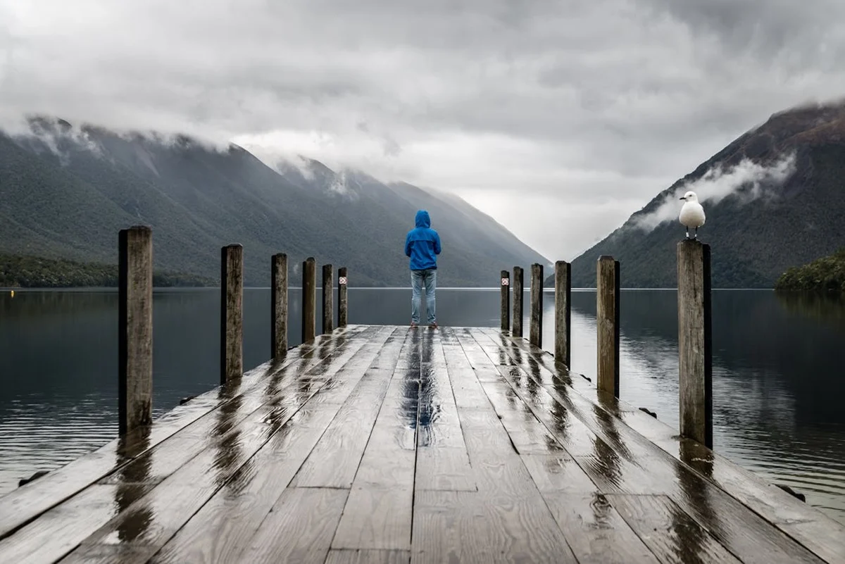 Jak wybrać odpowiednią odzież outdoorową na każdą pogodę? Wskazówki