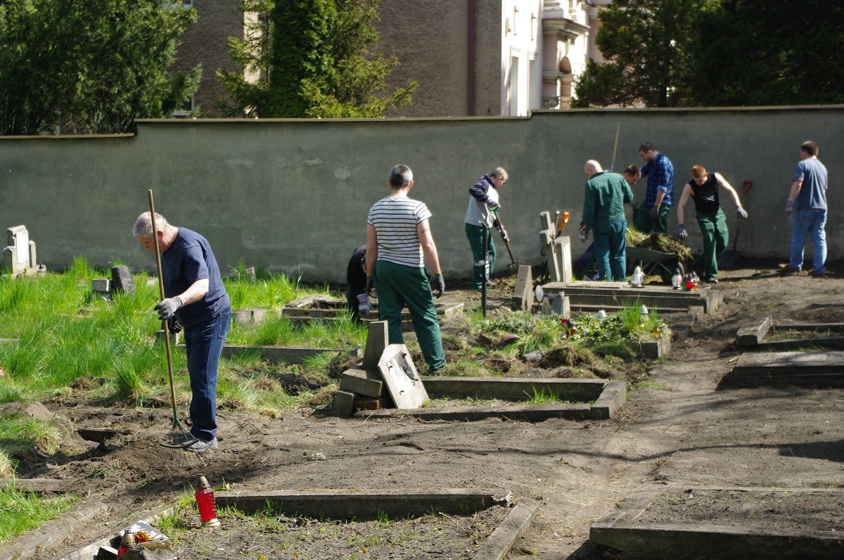 Jutro sprzątanie Starego Cmentarza w Zabrzu: Dołącz do akcji!
