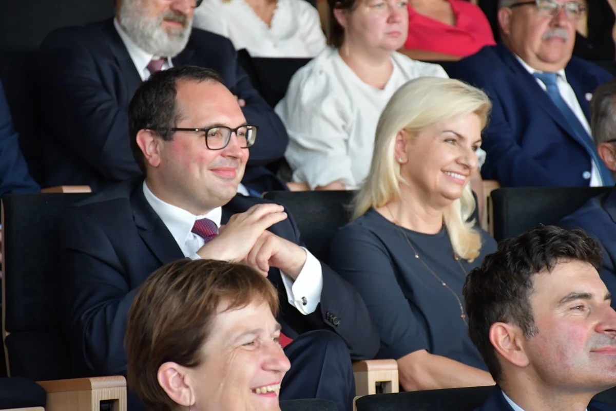 Wojewódzkie rozpoczęcie roku szkolnego 64