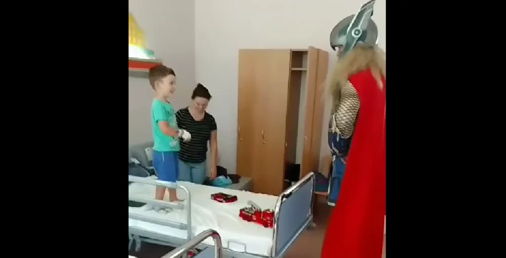 Dzieciaki w Szpitalu Miejskim odwiedził Thor!