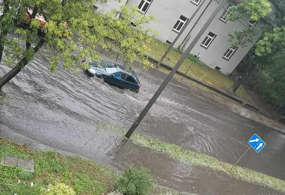 Niektóre ulice Rudy Śląskiej zalane po intensywnych opadach deszczu