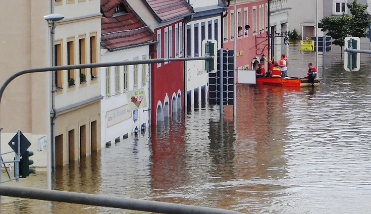Skandal na zalanych terenach! Rudzianie zatrzymani za szabrownictwo w Lewinie Brzeskim