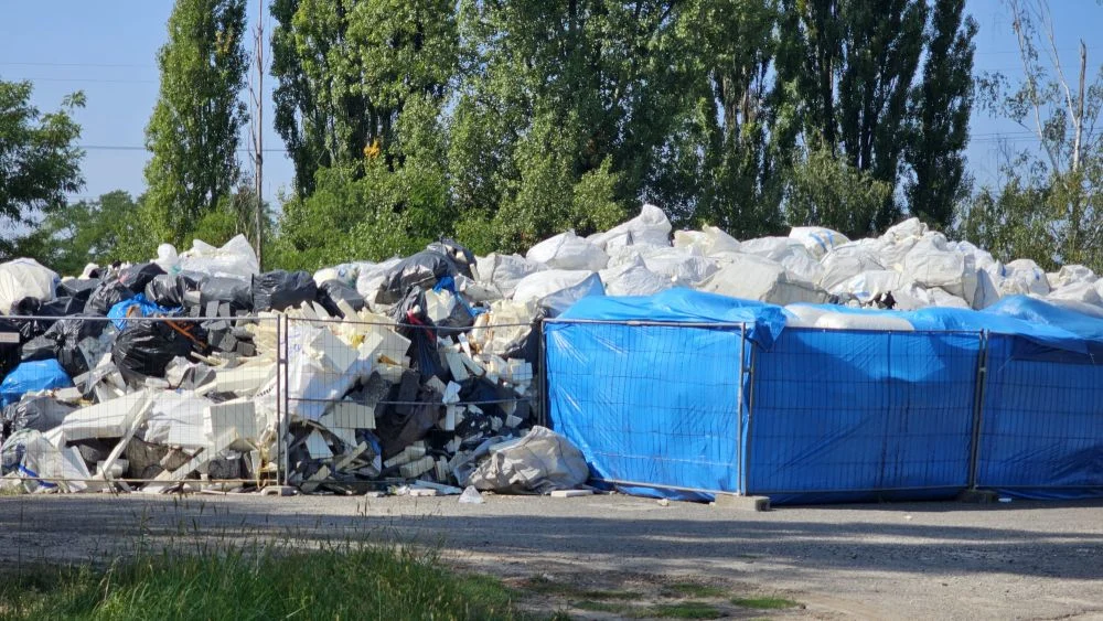 Urządził składowisko odpadów na działce. Zostanie ukarany przez sąd