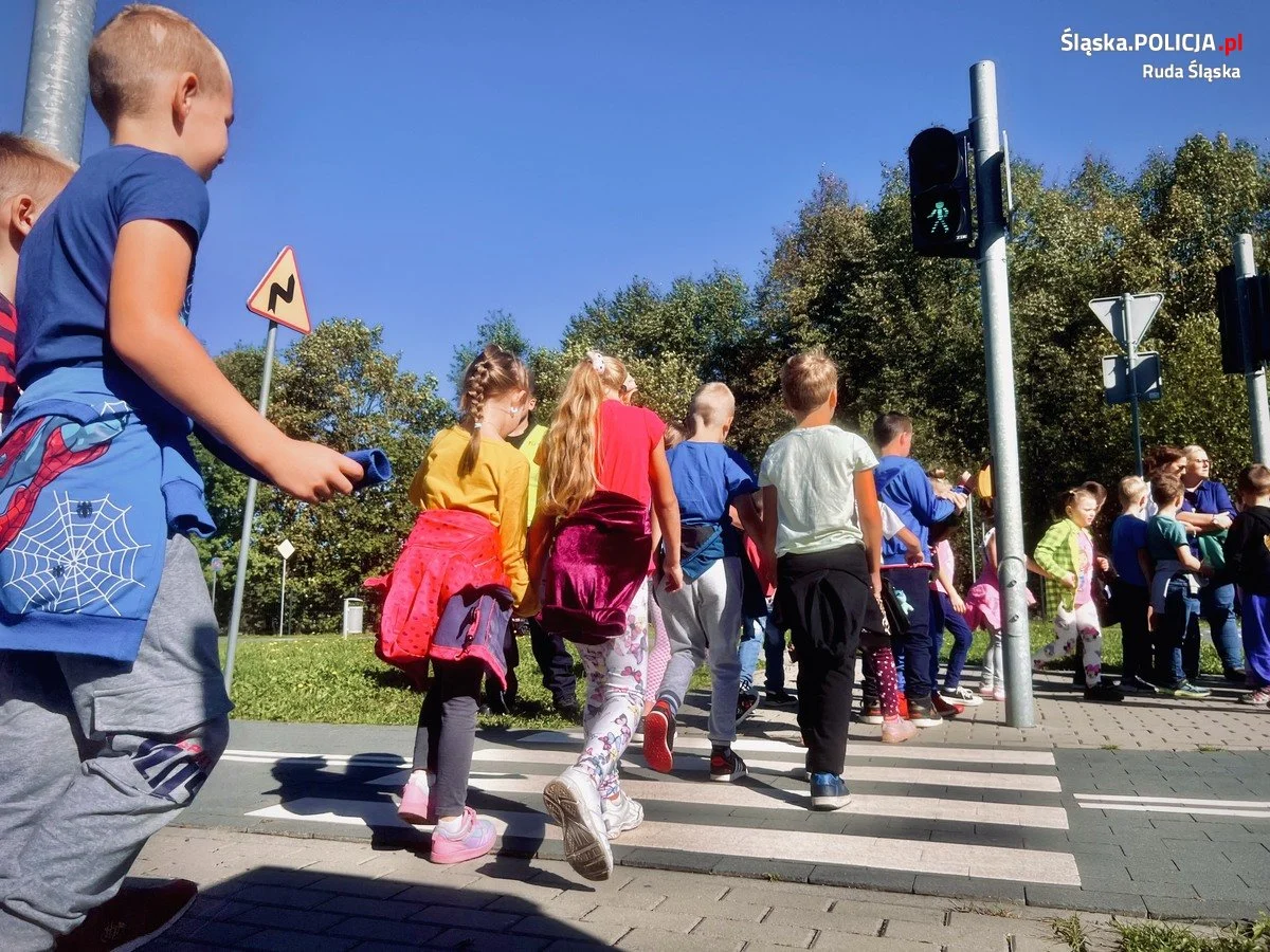 Dzieci trenują bezpieczeństwo z policjantami 6