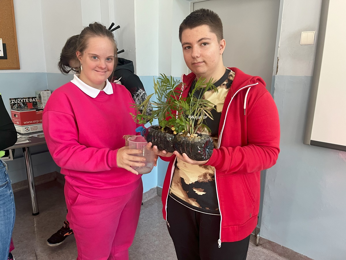 Ogród deszczowy w Zespole Szkół nr 7 33