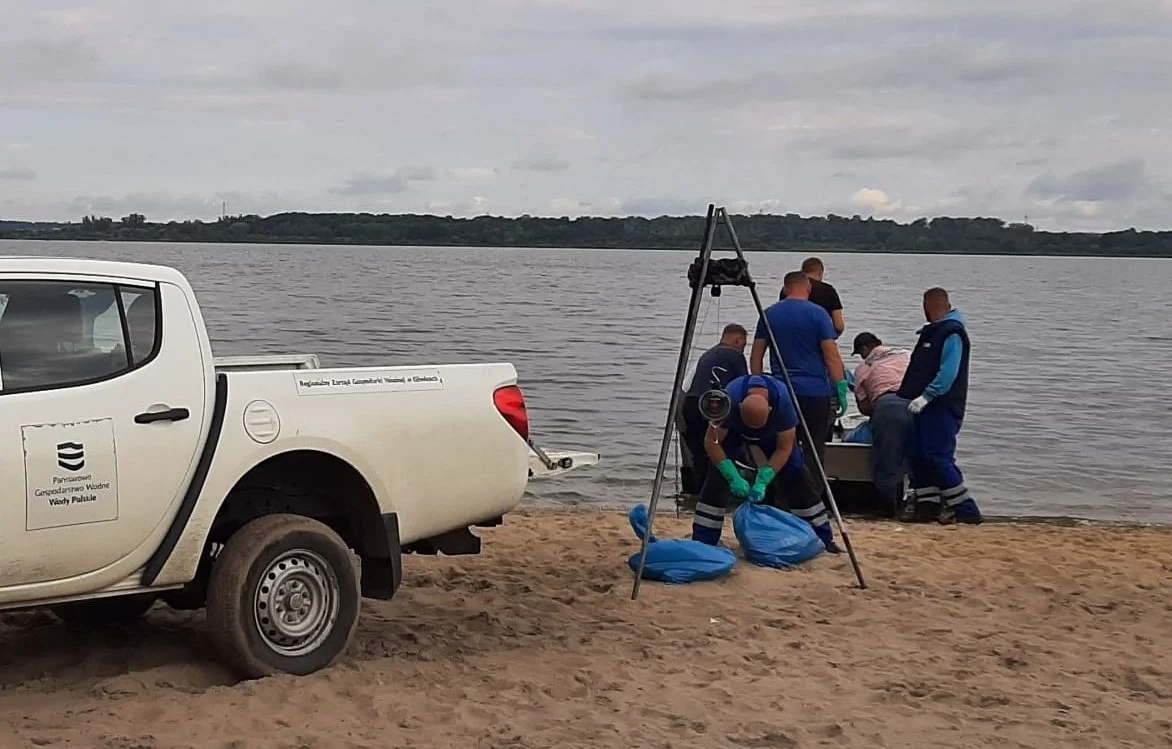 Sytuacja na Dzierżnie Dużym stabilizuje się! Wojewoda uchylił zakaz korzystania z wód