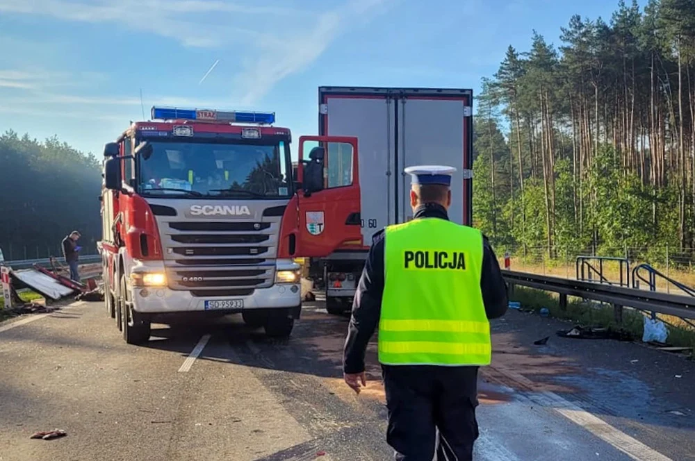Tragiczny wypadek na S1 w Dąbrowie Górniczej – nie żyje kierowca ciężarówki