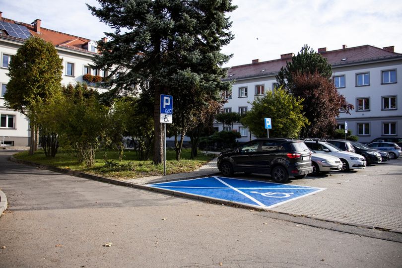 Za Urzędem Miejskim pojawiło się miejsce parkingowe dla osób o szczególnych potrzebach