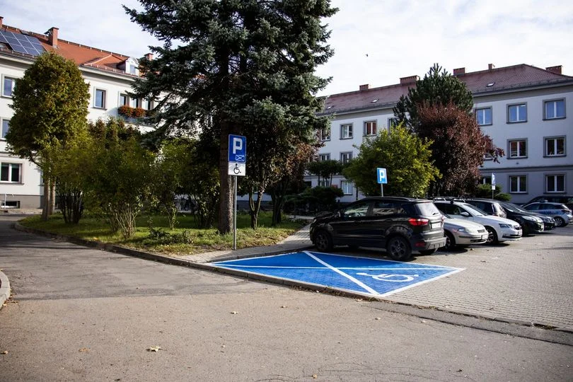 Za Urzędem Miejskim pojawiło się miejsce parkingowe dla osób o szczególnych potrzebach