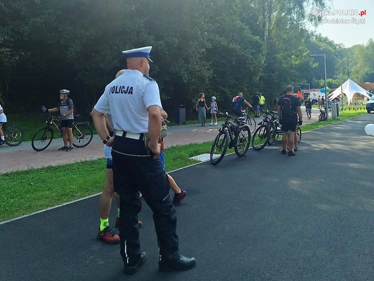 XXIV Powiatowy Rajd Rowerowy: 800 cyklistów na trasie pod okiem policji