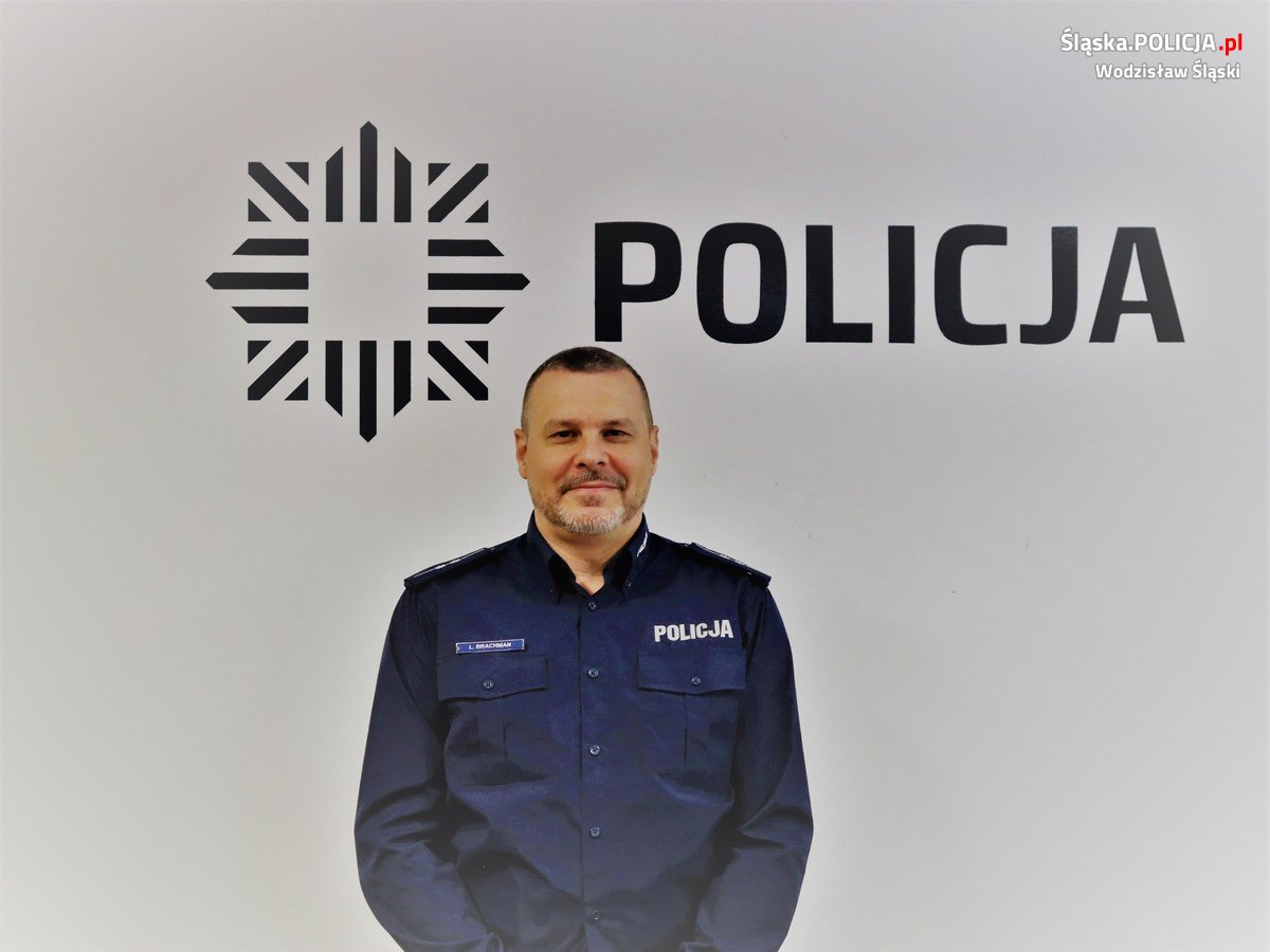 Policjant z Wodzisławia z sercem: Uzbierane słodycze trafiły do szpitali