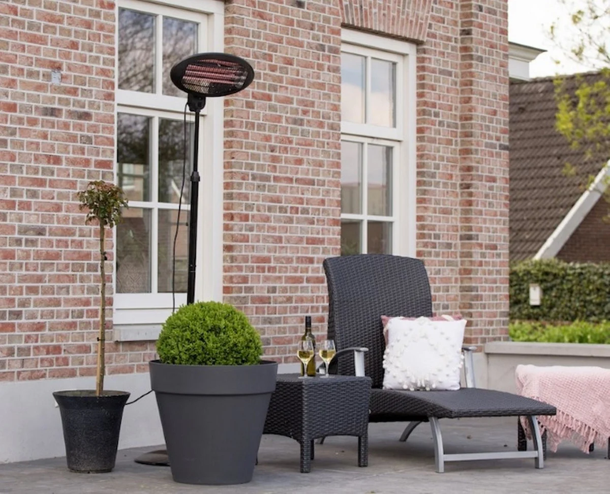 Promienniki i ogrzewacze ogrodowe - zalety i zastosowanie