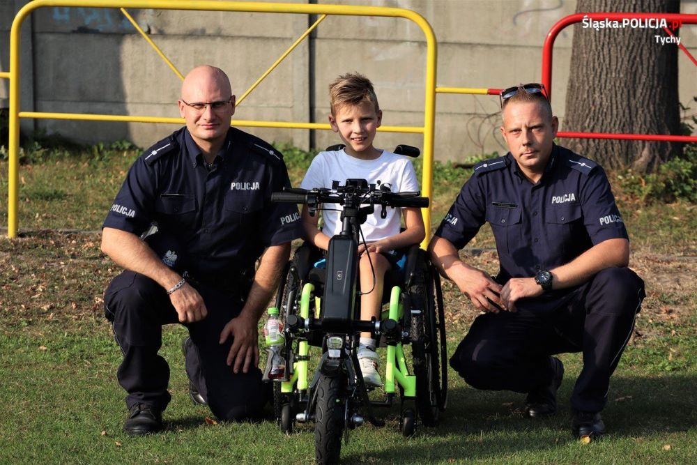 Stróże prawa w akcji: Charytatywny festyn z udziałem tyskich i mikołowskich policjantów
