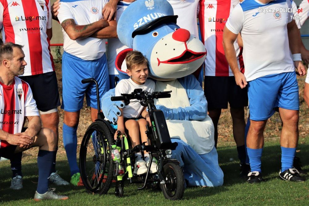 Stróże prawa w akcji: Charytatywny festyn z udziałem tyskich i mikołowskich policjantów