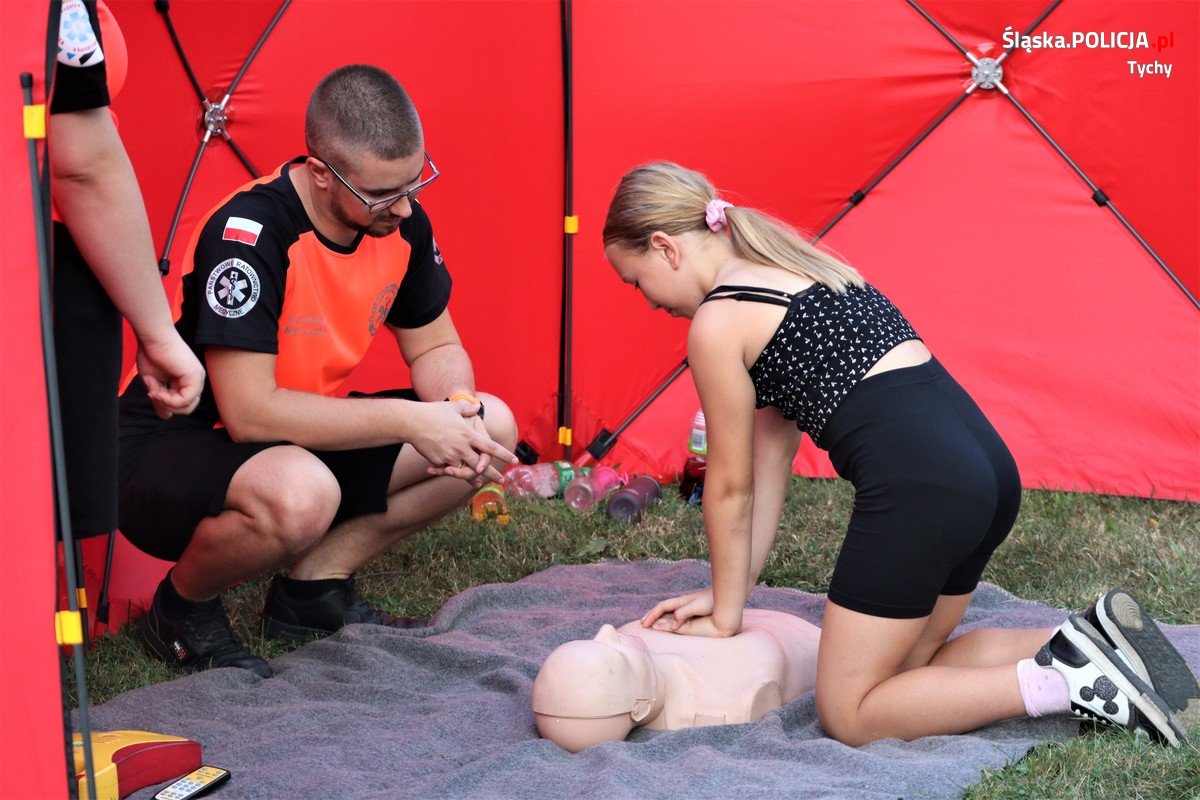 Stróże prawa w akcji: Charytatywny festyn z udziałem tyskich i mikołowskich policjantów