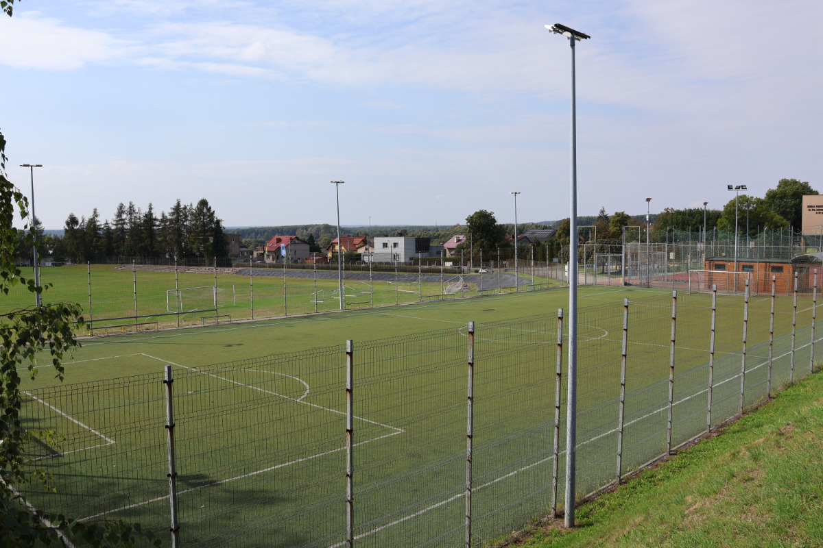 Burmistrz Orzesza podpisał umowę na modernizację Orlika