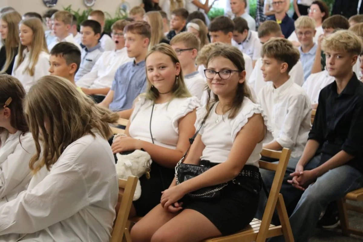 Miejska Szkoła Podstawowa nr 13 w Piekarach Śląskich zainaugurowała nowy rok szkolny