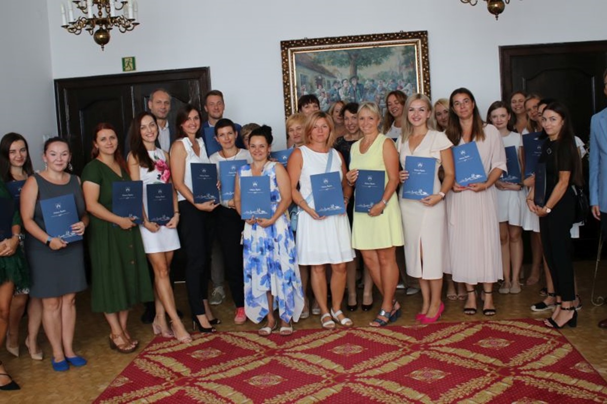 Piekary Śląskie: 26 nauczycieli otrzymało stopień nauczyciela mianowanego w 2024 roku