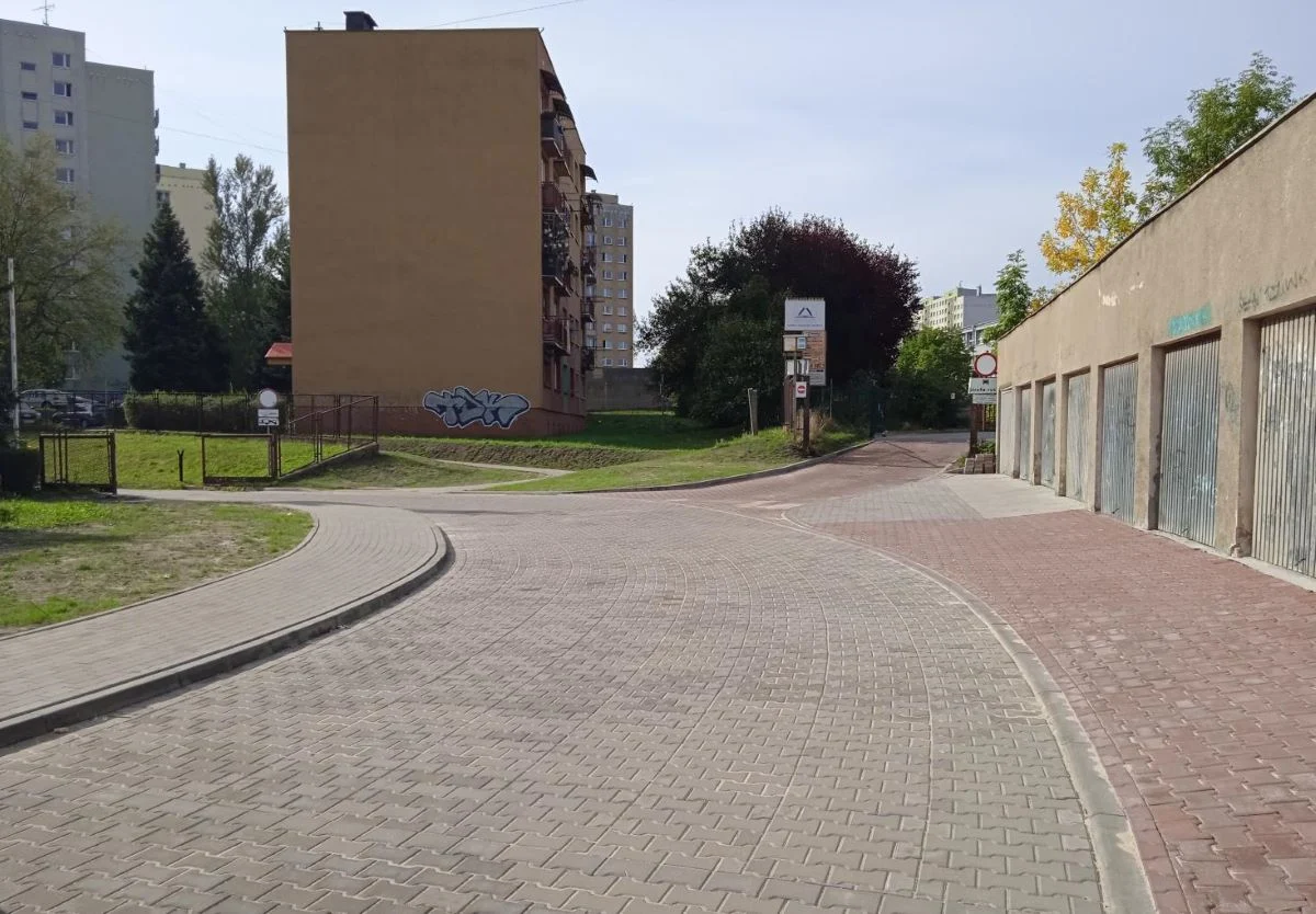 Droga wewnętrzna odchodząca od ul. Bojkowskiej bezpieczniejsza i z nową nawierzchnią!