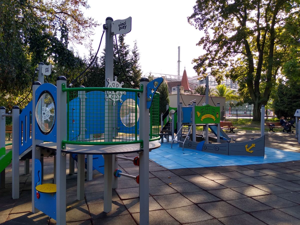 Zmodernizowany placu zabaw w parku Chopina zaprasza do dobrej zabawy!