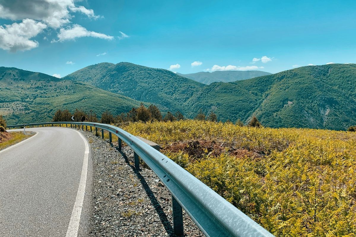 Czy w Albanii jest bezpiecznie? Opinia o podróżowaniu i codziennym życiu