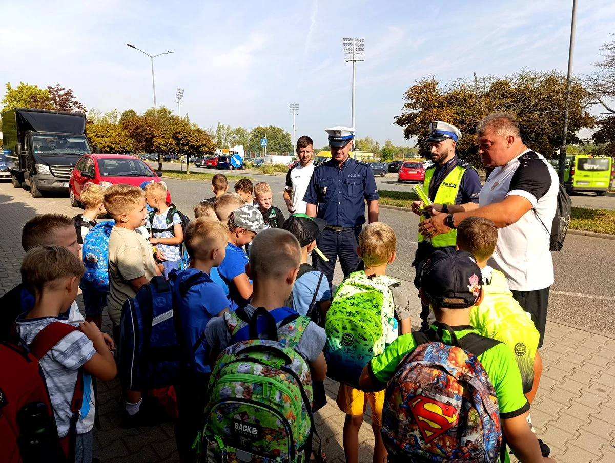 Bytomscy policjanci dbają o bezpieczeństwo dzieci w pierwszych dniach szkoły
