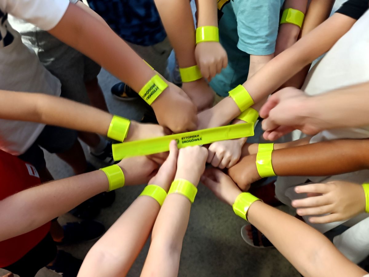 Bytomscy policjanci dbają o bezpieczeństwo dzieci w pierwszych dniach szkoły