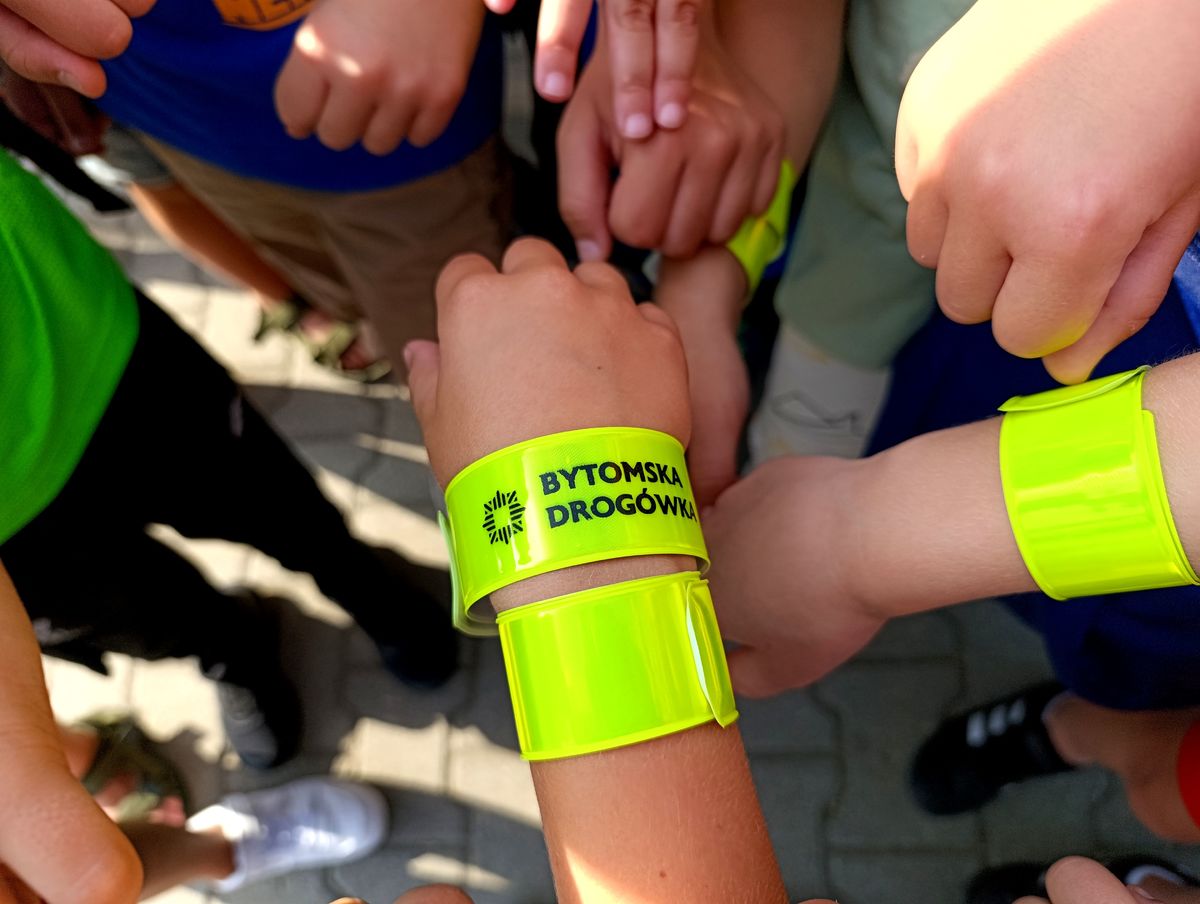 Pierwszoklasiści w Bytomiu zaczynają szkołę pod czujnym okiem policjantów