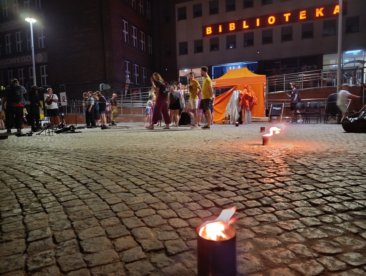 Wieczór na rolkach w Bytomiu – Policjanci dbali o bezpieczeństwo Festiwalu